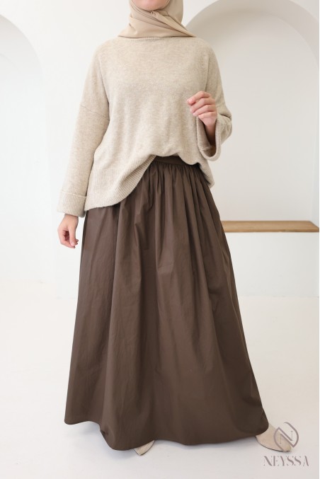 Soft knit sweater ideal for women in winter, with cuffed sleeves