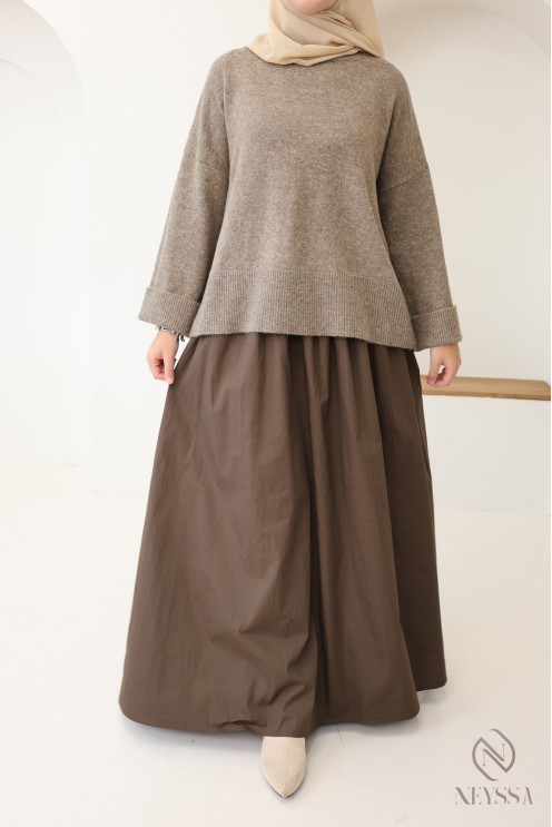 Soft knit sweater ideal for women in winter, with cuffed sleeves