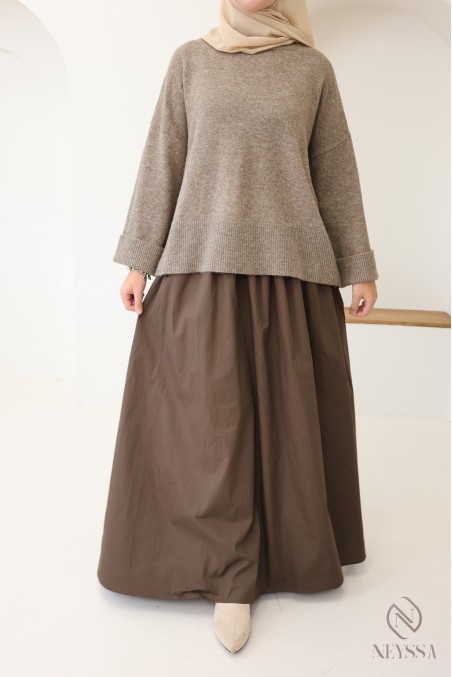 Soft knit sweater ideal for women in winter, with cuffed sleeves