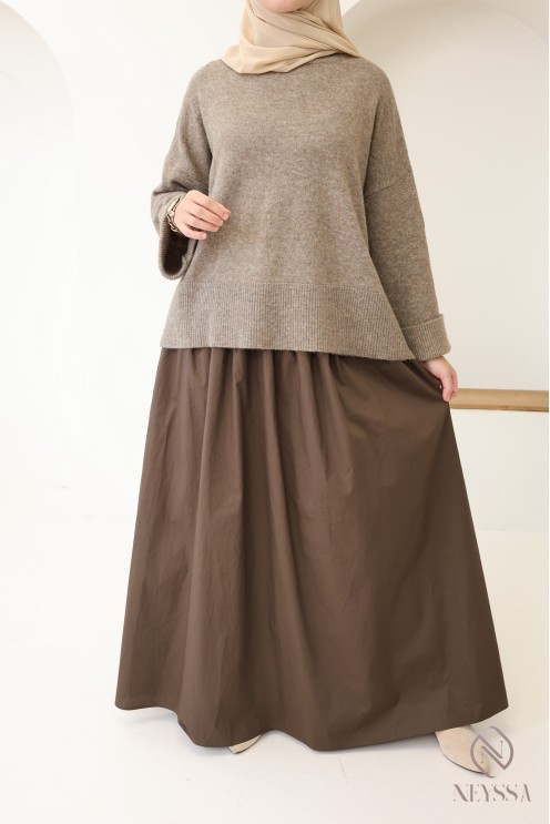 Soft knit sweater ideal for women in winter, with cuffed sleeves