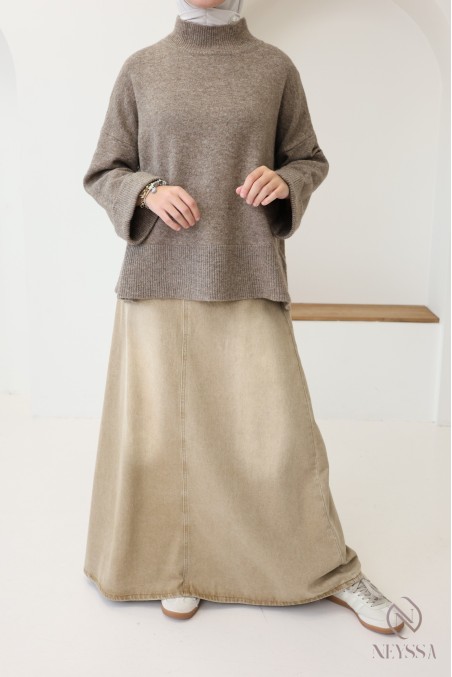 Soft knit sweater ideal for women in winter, with cuffed sleeves