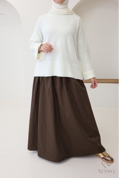 Soft knit sweater ideal for women in winter, with cuffed sleeves