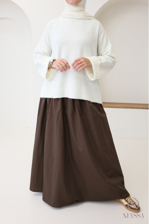 Soft knit sweater ideal for women in winter, with cuffed sleeves