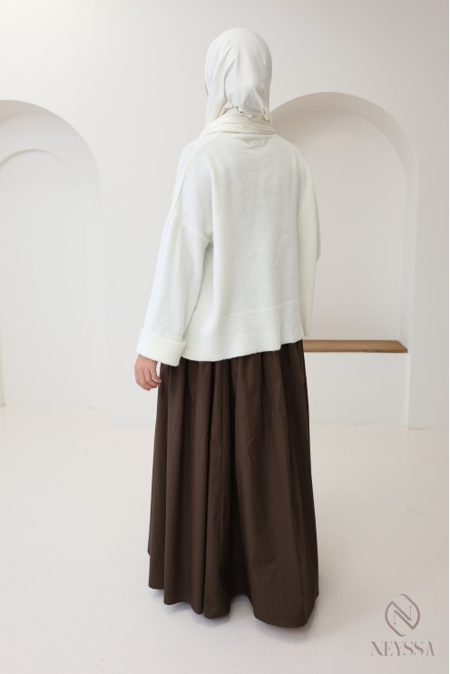 Soft knit sweater ideal for women in winter, with cuffed sleeves