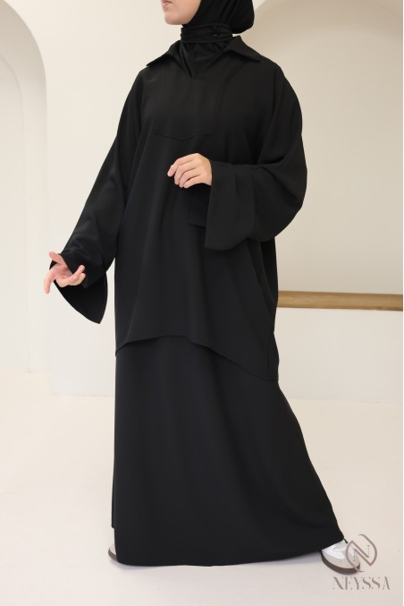 Schwarzes Ensemble aus Bluse und weitem Rock aus Crêpe-Stoff