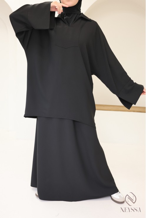 Schwarzes Ensemble aus Bluse und weitem Rock aus Crêpe-Stoff