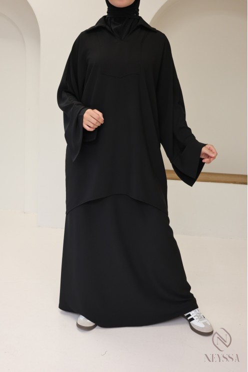 Schwarzes Ensemble aus Bluse und weitem Rock aus Crêpe-Stoff