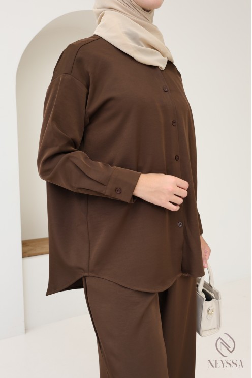 Trendy mid-length flowing button-down shirt for hijabi women