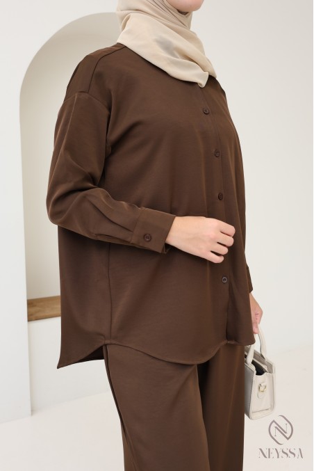 Trendy mid-length flowing button-down shirt for hijabi women