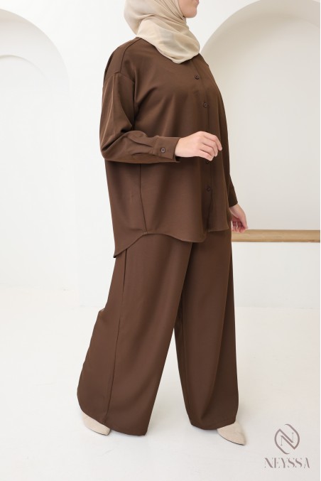 Trendy mid-length flowing button-down shirt for hijabi women