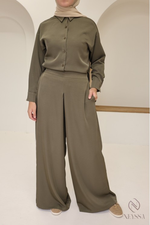 Trendy mid-length flowing button-down shirt for hijabi women