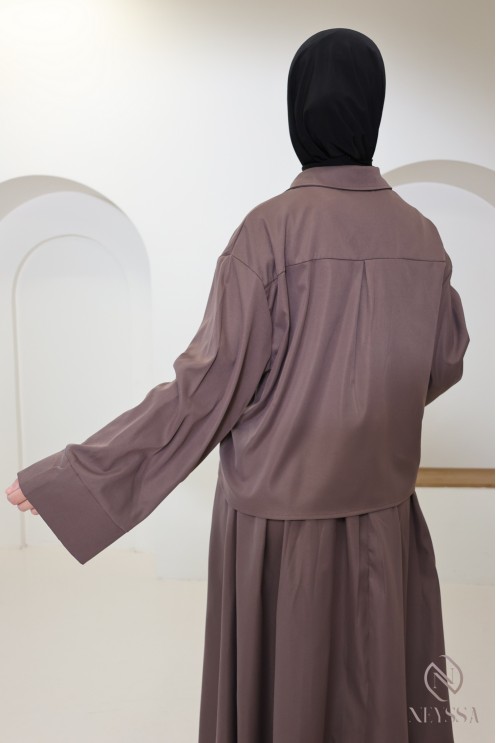 Trendy short flowing shirt for skirts, a must-have for women