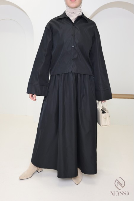 Modisches kurzes fließendes Hemd für Röcke, ein Must-have für Damen.