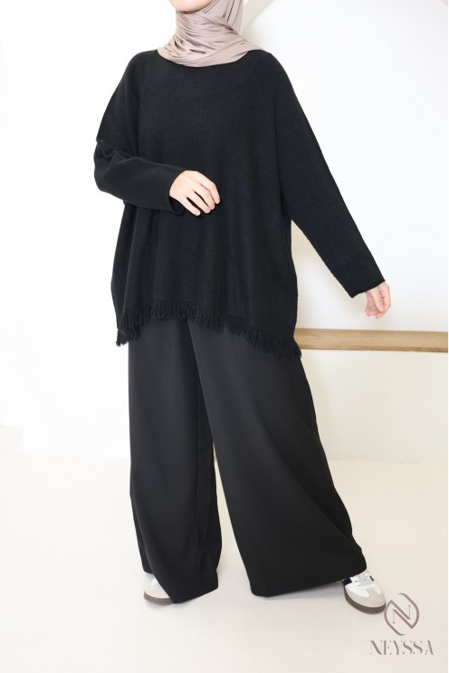 Women's trendy loose-fit knit sweater with fringes