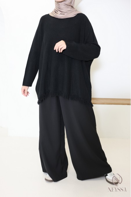 Women's trendy loose-fit knit sweater with fringes