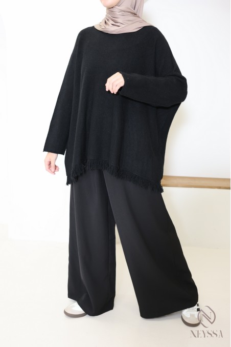 Women's trendy loose-fit knit sweater with fringes
