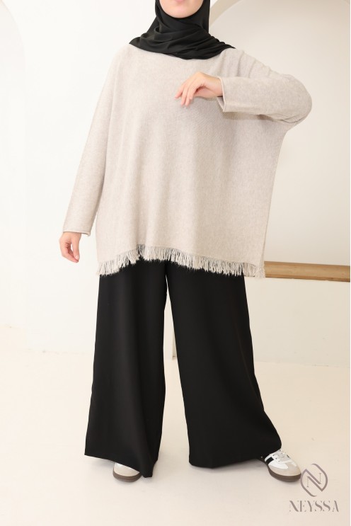 Women's trendy loose-fit knit sweater with fringes