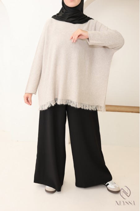 Women's trendy loose-fit knit sweater with fringes