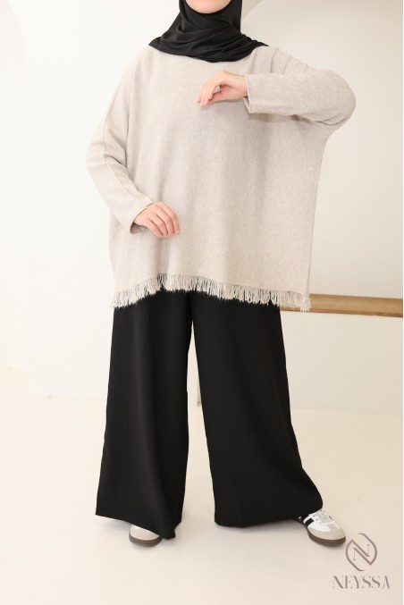 Women's trendy loose-fit knit sweater with fringes