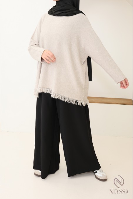 Women's trendy loose-fit knit sweater with fringes