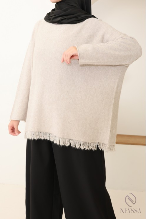 Women's trendy loose-fit knit sweater with fringes