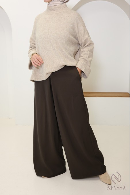 Palazzo pants with culottes cut in a flowing tailored-effect fabric