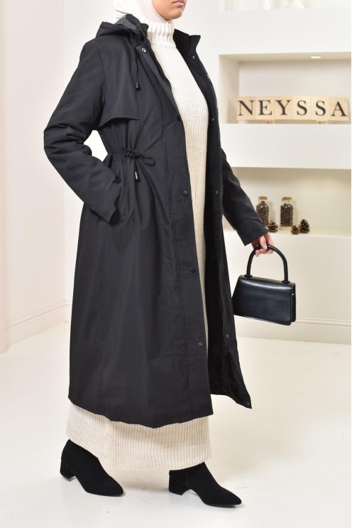 Longue parka noire doublée fourrure, chaude et confortable pour l'hiver