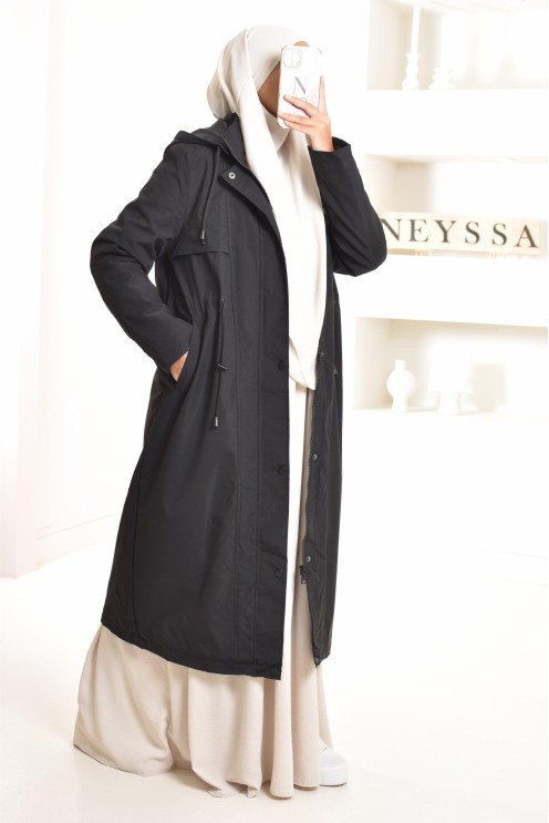 Longue parka noire doublée fourrure, chaude et confortable pour l'hiver