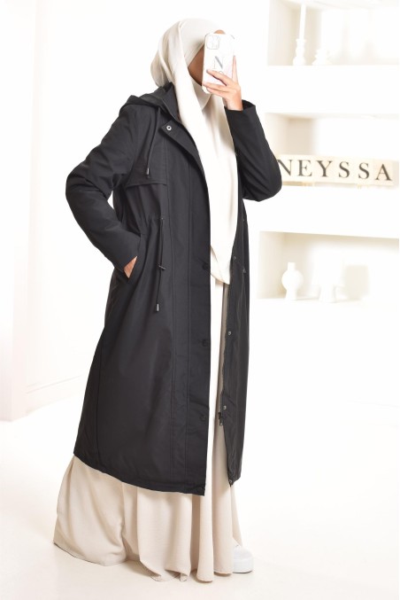 Longue parka noire doublée fourrure, chaude et confortable pour l'hiver