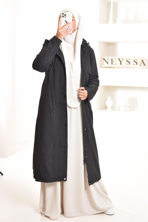 Longue parka noire doublée fourrure, chaude et confortable pour l'hiver