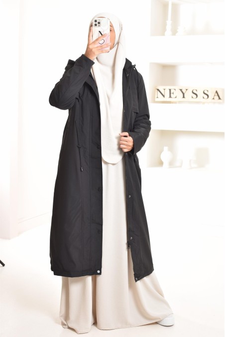 Longue parka noire doublée fourrure, chaude et confortable pour l'hiver