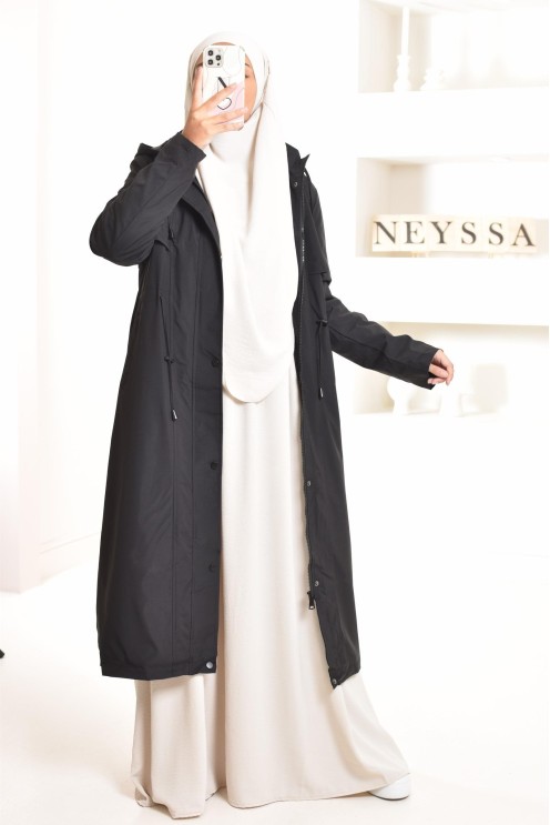 Longue parka noire doublée fourrure, chaude et confortable pour l'hiver