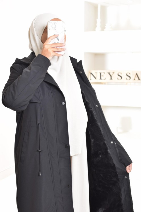 Longue parka noire doublée fourrure, chaude et confortable pour l'hiver
