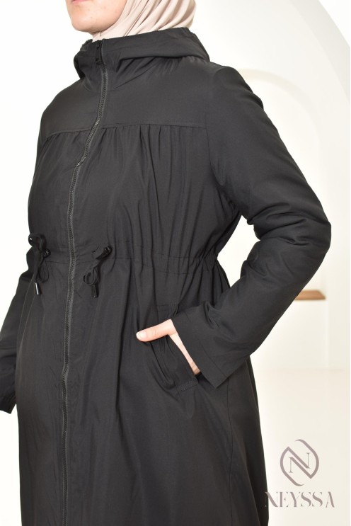 langer Damenparka, innen gefüttert, ideal für die Übergangszeit.