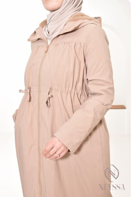 langer fellgefütterter Damenparka mit Kapuze, hijabi look