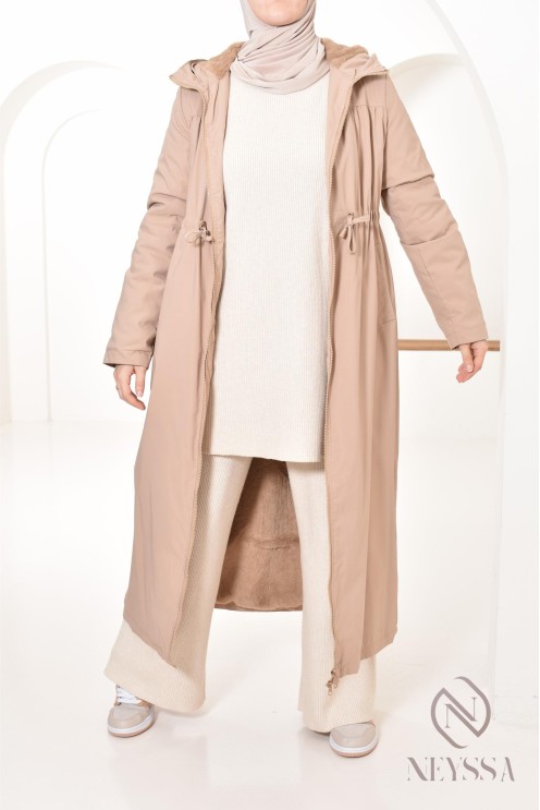 langer fellgefütterter Damenparka mit Kapuze, hijabi look