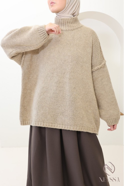 Modest women's oversized knitted sweater, ideal for winter outfits
