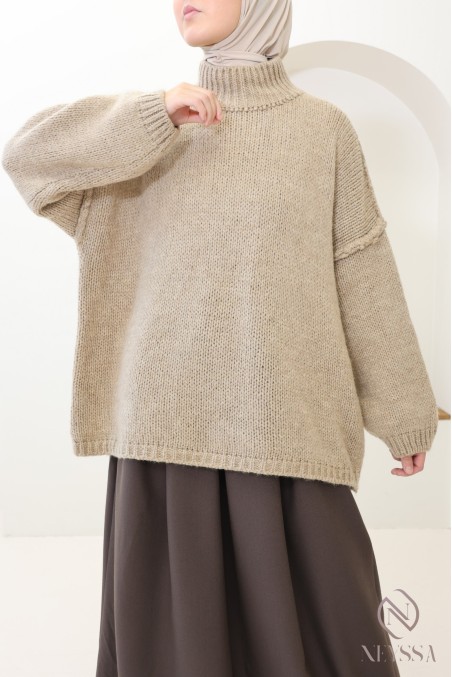 Modest women's oversized knitted sweater, ideal for winter outfits