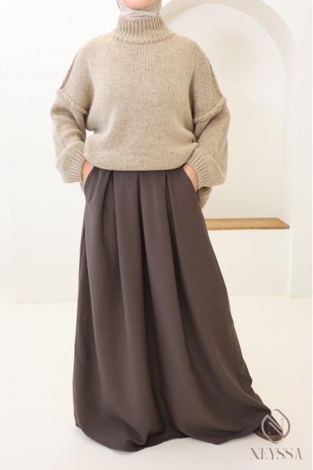 Modest women's oversized knitted sweater, ideal for winter outfits