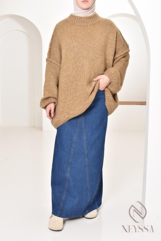 Modest women's oversized knitted sweater, ideal for winter outfits
