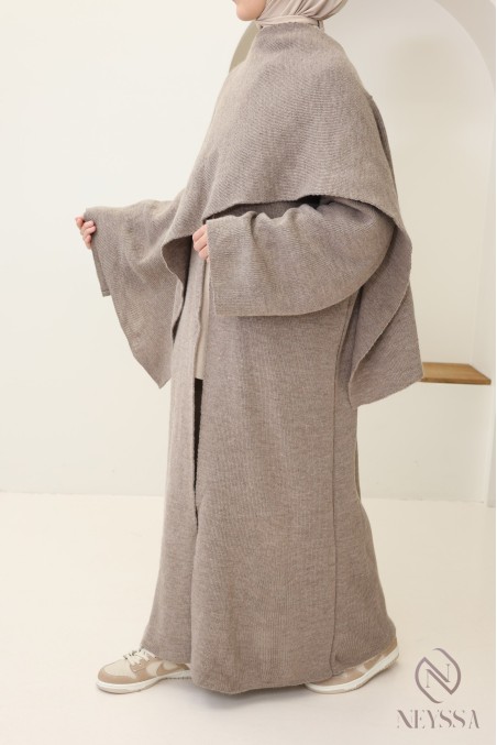 Strickjacke mit integriertem Cape, schlichtes, elegantes Outfit