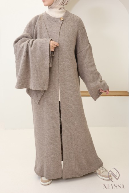 Strickjacke mit integriertem Cape, schlichtes, elegantes Outfit