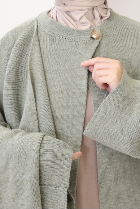 Strickjacke mit integriertem Cape, schlichtes, elegantes Outfit