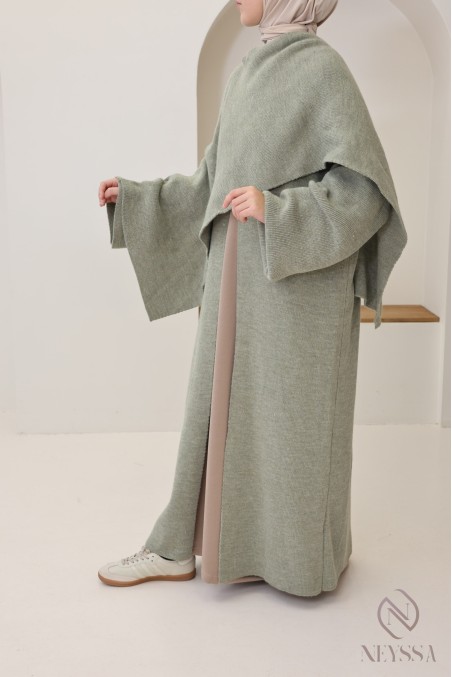 Strickjacke mit integriertem Cape, schlichtes, elegantes Outfit