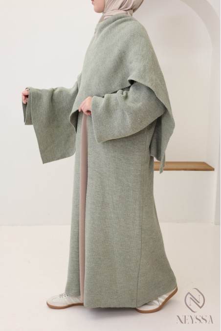 Strickjacke mit integriertem Cape, schlichtes, elegantes Outfit