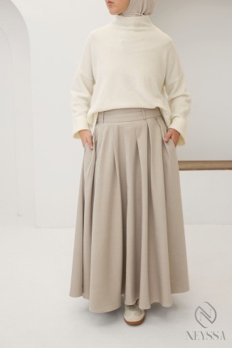 Long tailored skirt with pleats and pockets, flared cut
