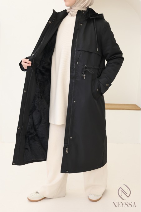 Long black parka with fur lining, water-resistant fabric