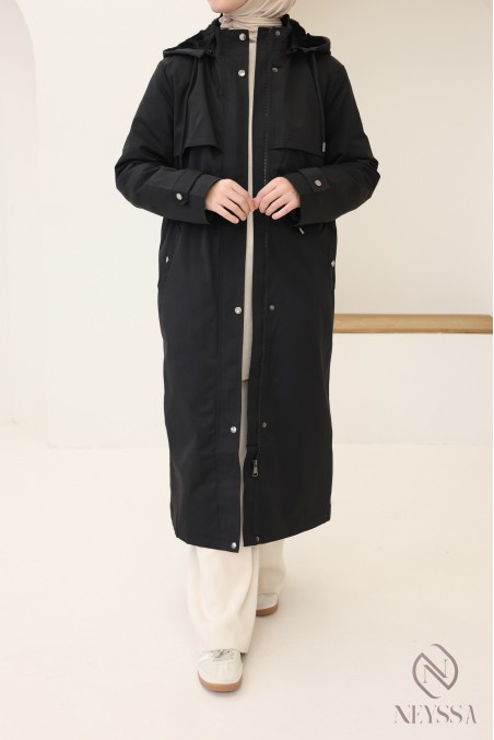 Long black parka with fur lining, water-resistant fabric