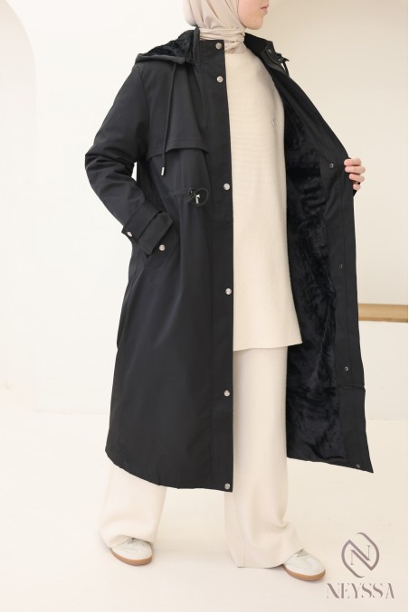 Langer schwarzer Parka mit Fellfutter, wasserabweisender Stoff
