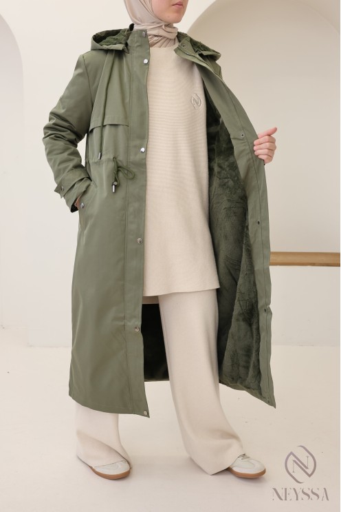 Langer Parka in Khaki mit dezenter Kapuze für Damen, mit Fellfutter